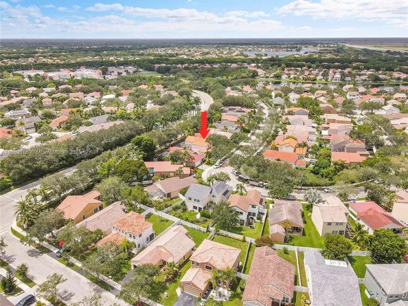 704 Stanton Dr, Weston FL 33326