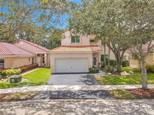 704 Stanton Dr, Weston FL 33326