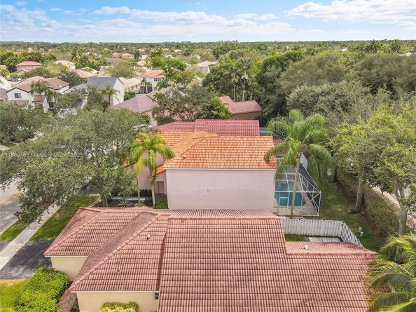 704 Stanton Dr, Weston FL 33326