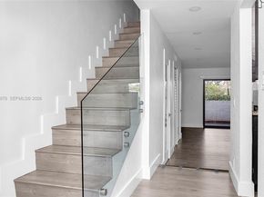 1901 NW S River Dr 28C, Miami FL 33125