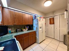 18810 NW 57th Ave 102, Hialeah FL 33015