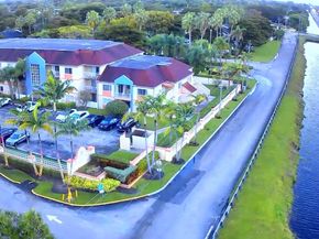 18810 NW 57th Ave 102, Hialeah FL 33015