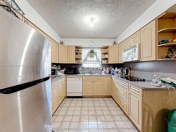 1055 NW 32nd Ct, Miami FL 33125