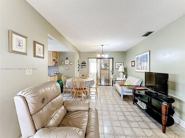 1055 NW 32nd Ct, Miami FL 33125