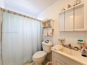 1055 NW 32nd Ct, Miami FL 33125