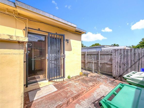 1055 NW 32nd Ct, Miami FL 33125