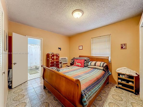 1055 NW 32nd Ct, Miami FL 33125