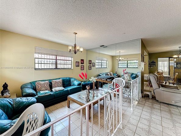 1055 NW 32nd Ct, Miami FL 33125