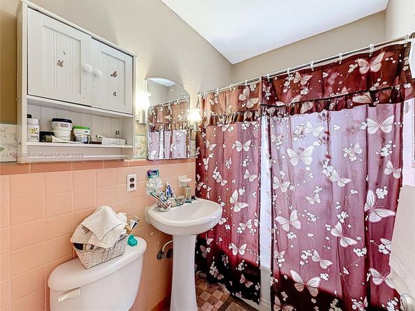 1055 NW 32nd Ct, Miami FL 33125