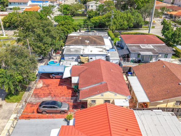 1055 NW 32nd Ct, Miami FL 33125