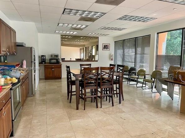 9350 Fontainebleau Blvd 408, Miami FL 33172