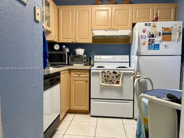 9350 Fontainebleau Blvd 408, Miami FL 33172