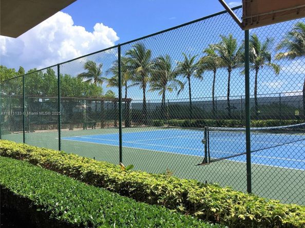 2080 S Ocean Drive LPH06, Hallandale Beach FL 33009