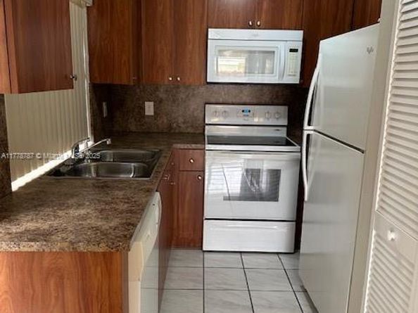 6548 NW 170 Terrace 6548, Hialeah FL 33015