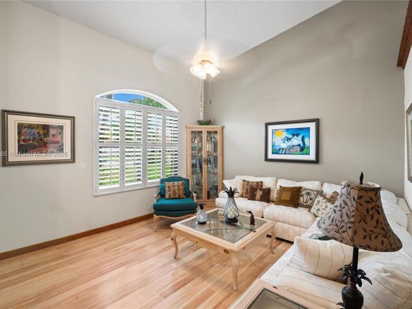 15806 SW 144th Pl, Miami FL 33177