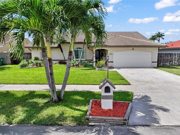 15806 SW 144th Pl, Miami FL 33177