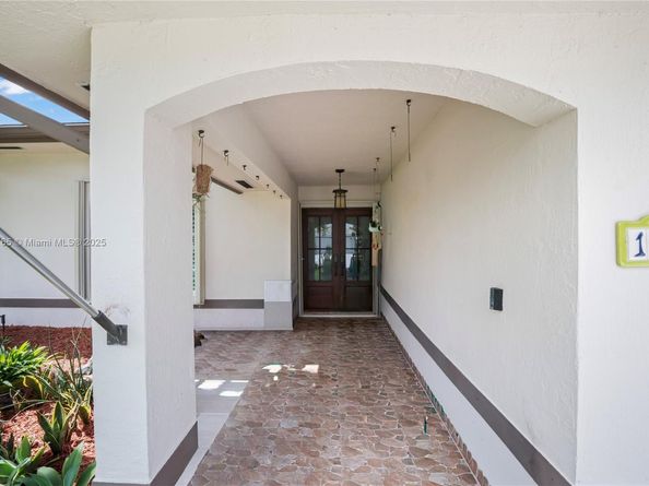 15806 SW 144th Pl, Miami FL 33177