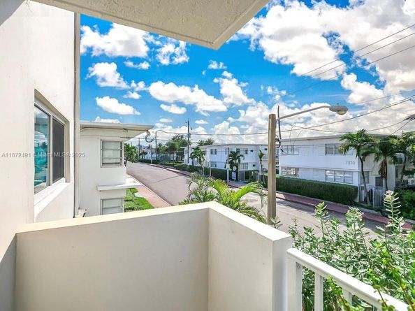 7830 Dickens Ave 202, Miami Beach FL 33141