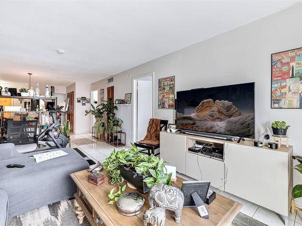 7830 Dickens Ave 202, Miami Beach FL 33141
