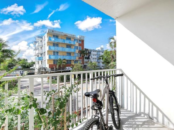 7830 Dickens Ave 202, Miami Beach FL 33141