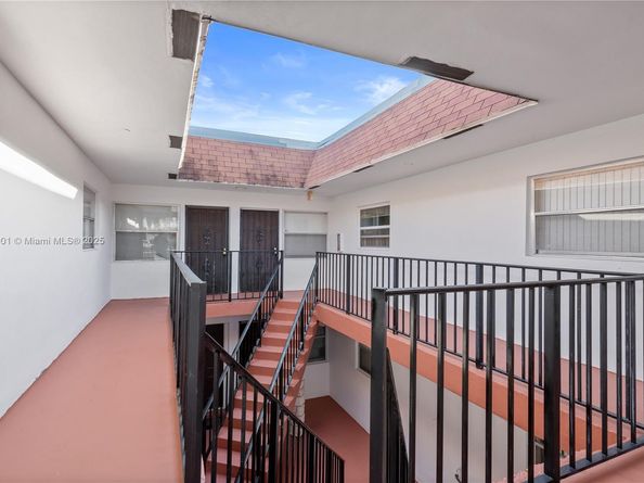 222 SW 1st St H6, Pompano Beach FL 33060