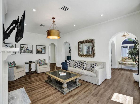 1128 Tyler St, Hollywood FL 33019