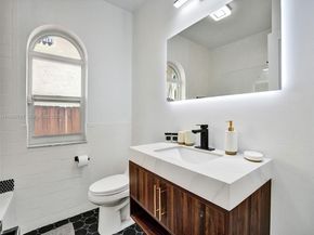 1128 Tyler St, Hollywood FL 33019