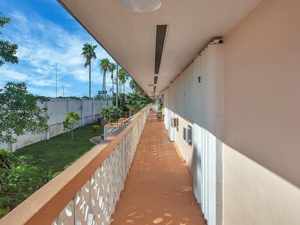 820 SW 11th Ave 14B, Hallandale Beach FL 33009