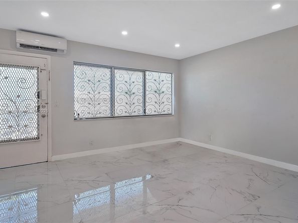820 SW 11th Ave 14B, Hallandale Beach FL 33009