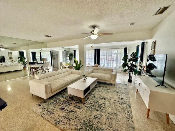 2901 NW 9th Ter, Wilton Manors FL 33311