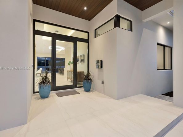 2757 NE 34th Street, Fort Lauderdale FL 33306