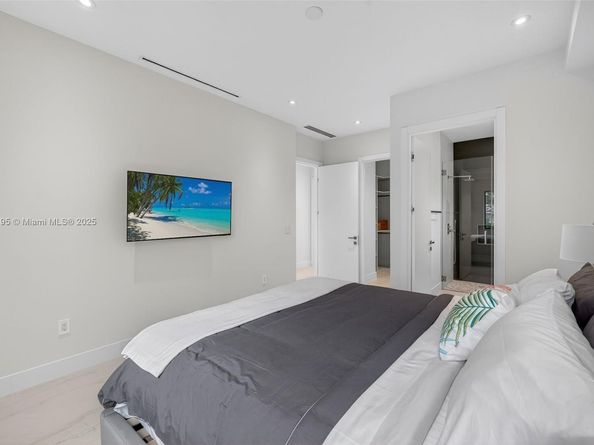 2757 NE 34th Street, Fort Lauderdale FL 33306