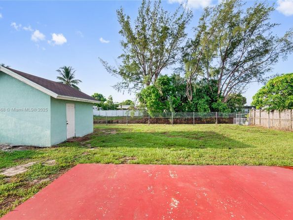 4340 NW 196th St, Miami Gardens FL 33055