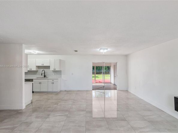 4340 NW 196th St, Miami Gardens FL 33055
