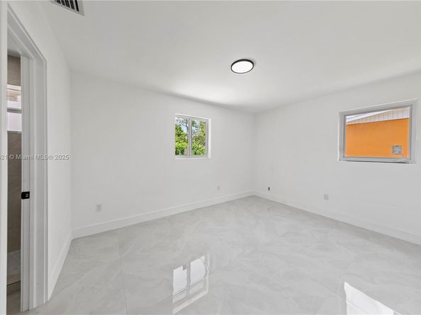 651 NW 9th St, Homestead FL 33030
