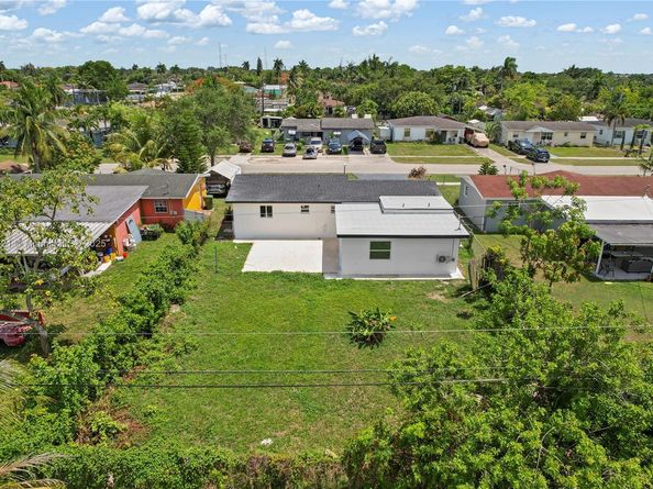 651 NW 9th St, Homestead FL 33030
