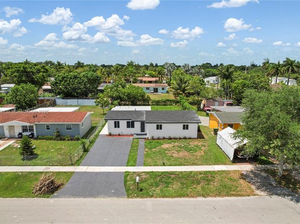 651 NW 9th St, Homestead FL 33030