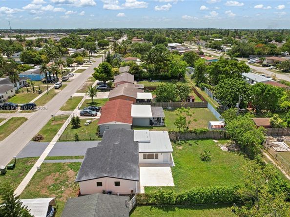 651 NW 9th St, Homestead FL 33030