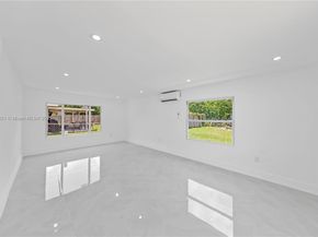 651 NW 9th St, Homestead FL 33030