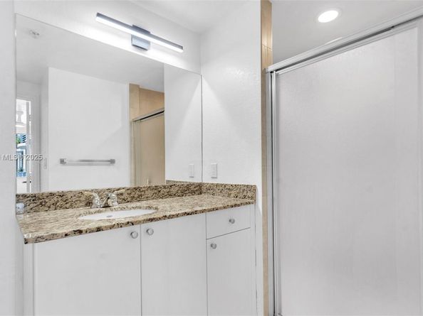 1830 Radius Dr 405, Hollywood FL 33020