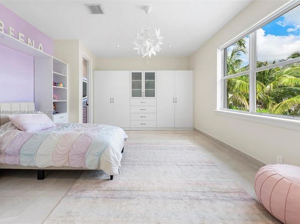 1031 Harbor Ct, Hollywood FL 33019