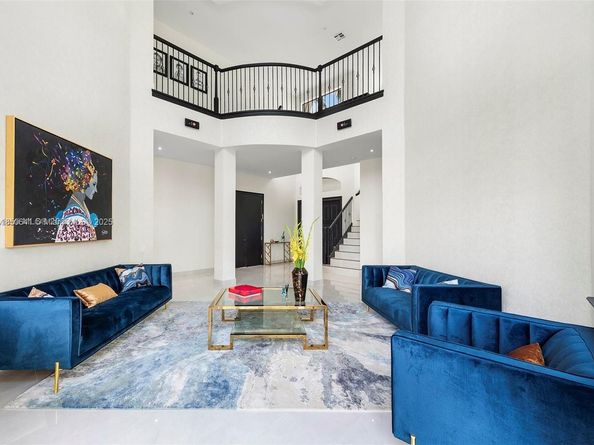 1031 Harbor Ct, Hollywood FL 33019