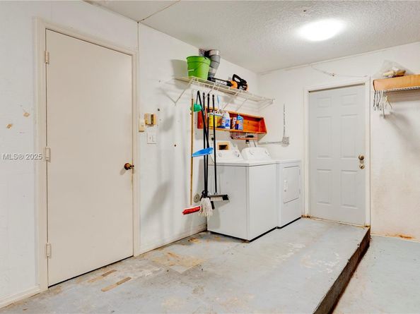 6255 Hawkes Bluff Ave, Davie FL 33331