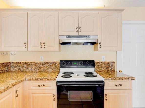 6255 Hawkes Bluff Ave, Davie FL 33331