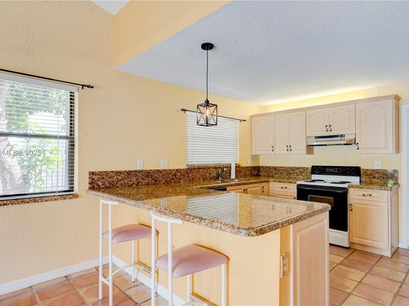 6255 Hawkes Bluff Ave, Davie FL 33331