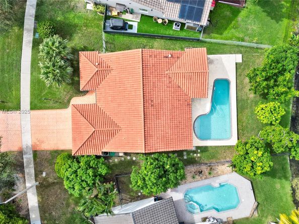 6255 Hawkes Bluff Ave, Davie FL 33331