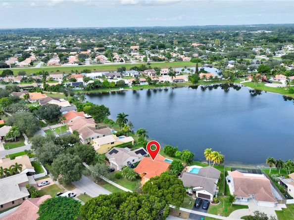 6255 Hawkes Bluff Ave, Davie FL 33331