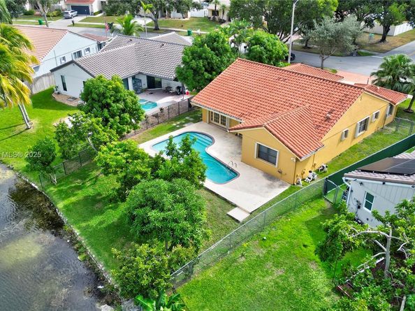 6255 Hawkes Bluff Ave, Davie FL 33331