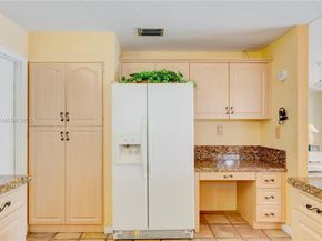 6255 Hawkes Bluff Ave, Davie FL 33331