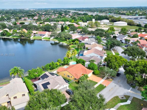 6255 Hawkes Bluff Ave, Davie FL 33331